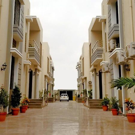 Zifan Hotel & Suites Karachi Exterior photo