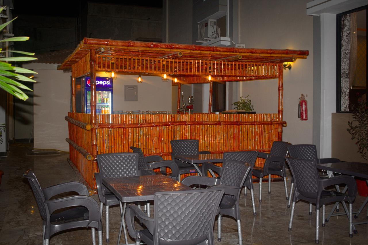 Zifan Hotel & Suites Karachi Exterior photo