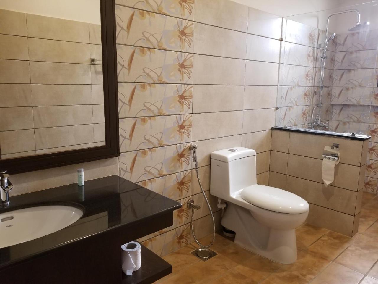 Zifan Hotel & Suites Karachi Exterior photo