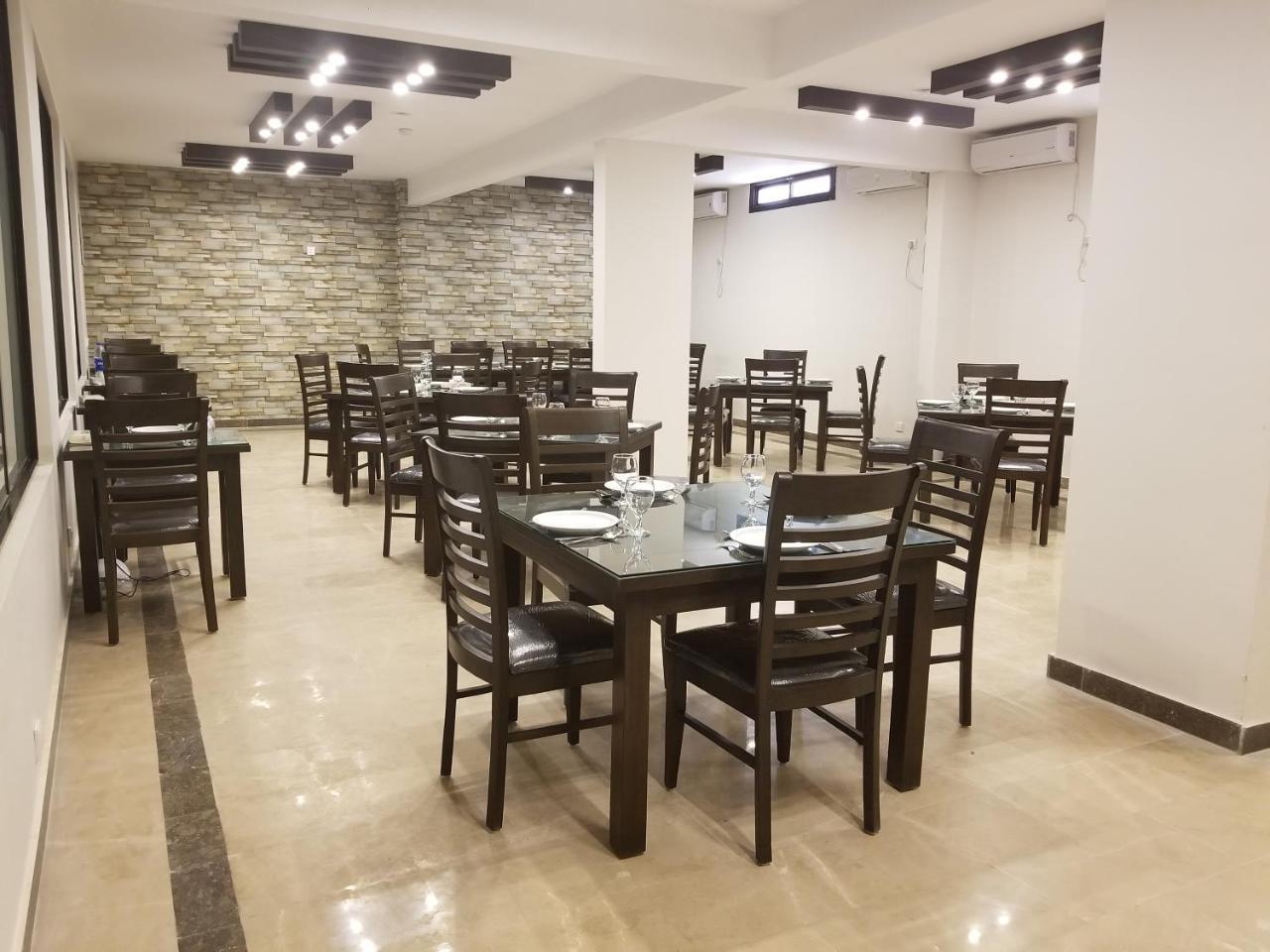 Zifan Hotel & Suites Karachi Exterior photo
