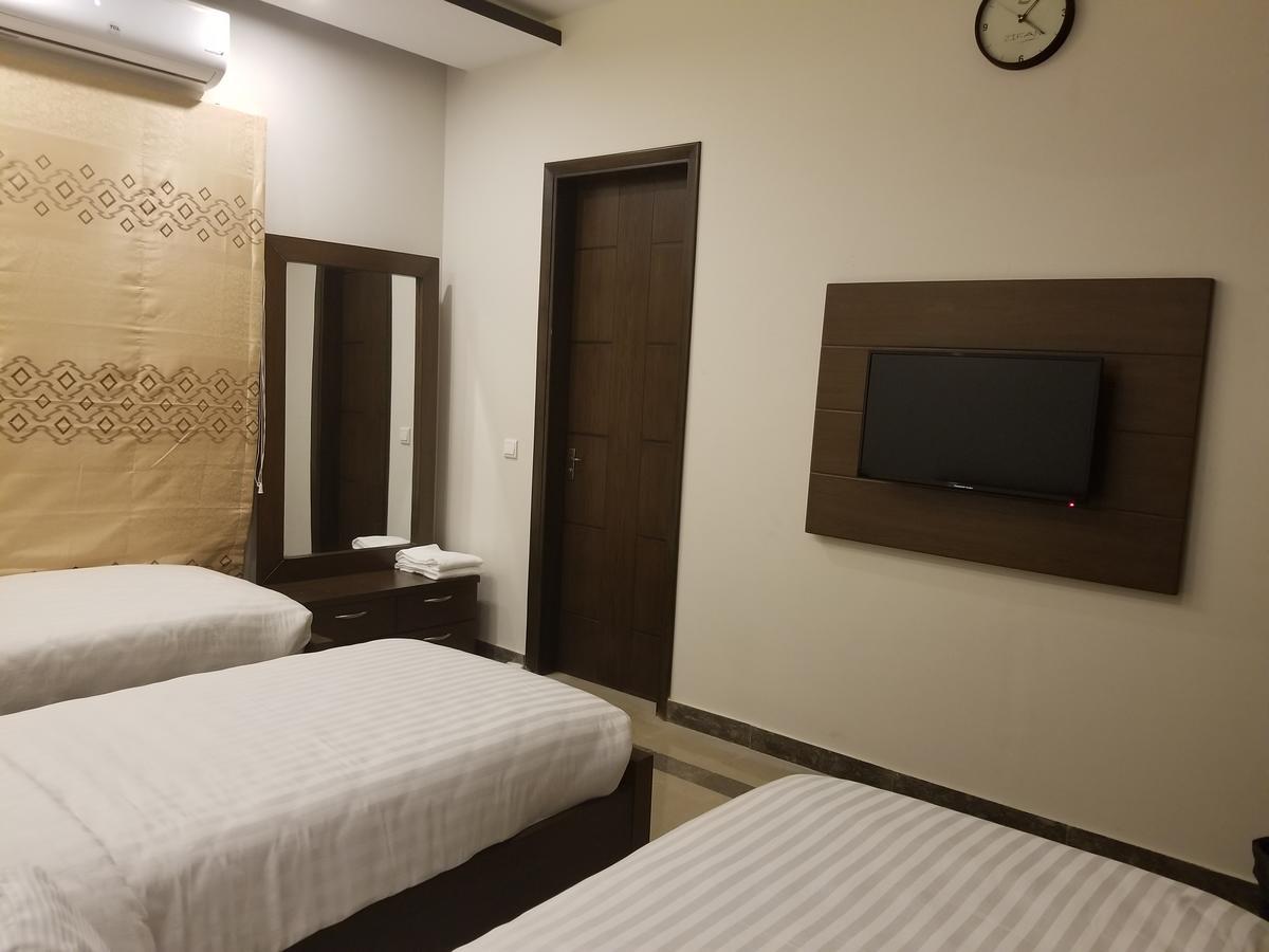 Zifan Hotel & Suites Karachi Exterior photo