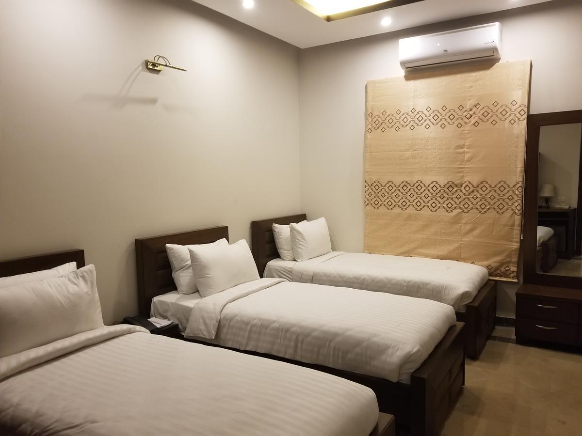 Zifan Hotel & Suites Karachi Exterior photo