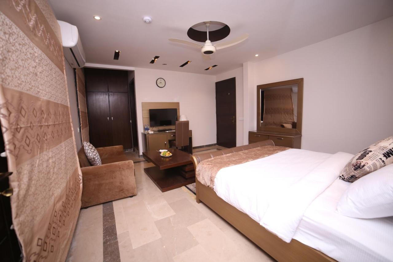 Zifan Hotel & Suites Karachi Exterior photo