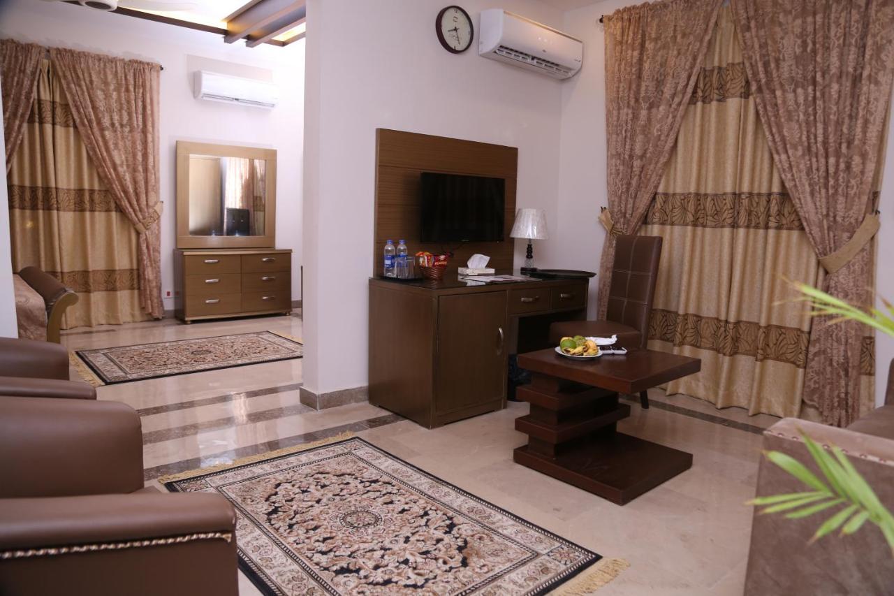 Zifan Hotel & Suites Karachi Exterior photo