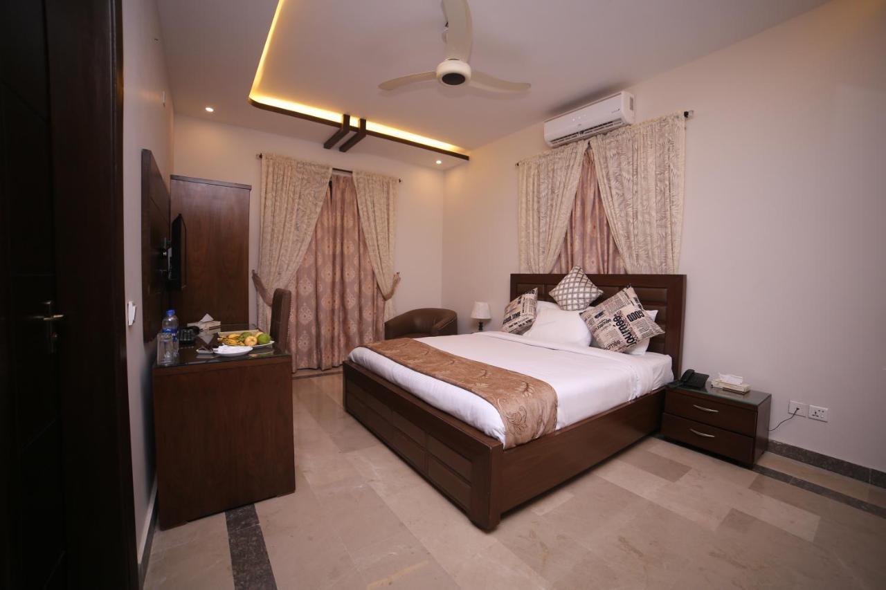 Zifan Hotel & Suites Karachi Exterior photo