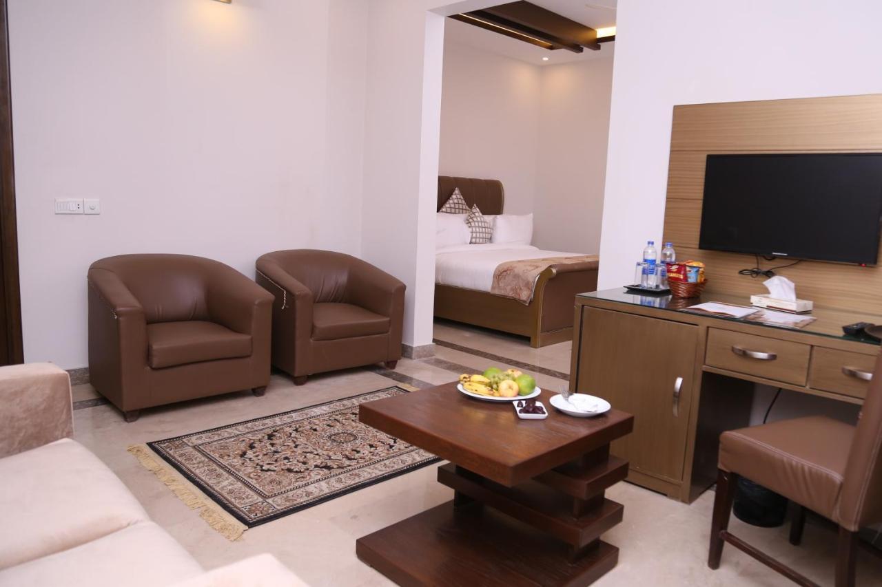 Zifan Hotel & Suites Karachi Exterior photo