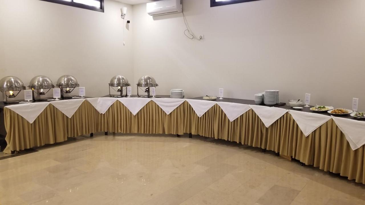 Zifan Hotel & Suites Karachi Exterior photo